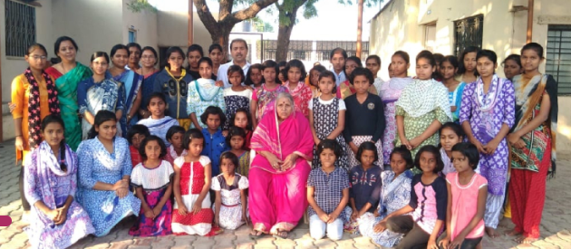 Sindhutai Sapkal with Orphans